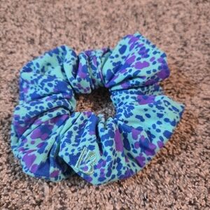 NWOT Buffbunny Blue Fashun Print Scrunchie